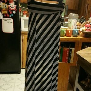 Ladies long maxi skirt. Sz sm.